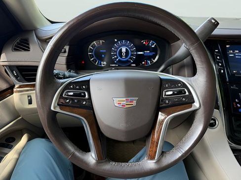 Used 2017 Cadillac Escalade ESV Luxury AWD/4WD image 15
