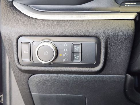 Used 2022 Ford Explorer XLT w/ Equipment Group 202A image 22