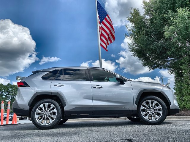 Used 2021 Toyota RAV4 XLE Premium FWD image 9