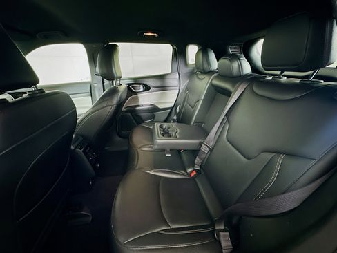 Used 2025 Jeep Compass Limited image 28