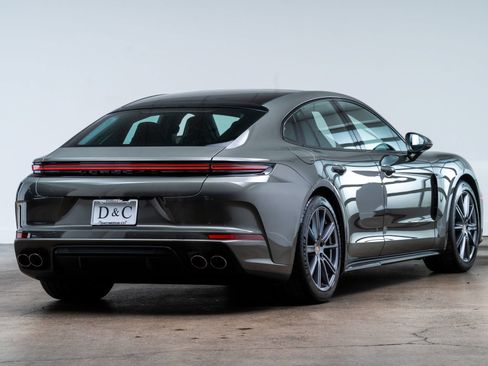 Used 2024 Porsche Panamera RWD image 8