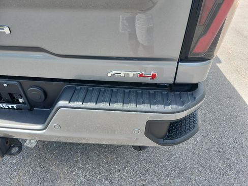 Used 2024 GMC Sierra 2500 AT4 w/ AT4 Premium Plus Package AWD/4WD image 5