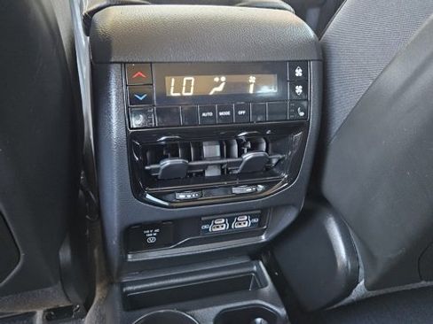 Used 2023 Jeep Grand Cherokee L Limited w/ Black Appearance Package image 15