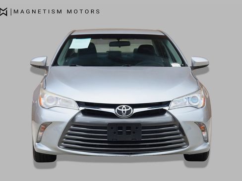 Used 2017 Toyota Camry LE FWD image 5