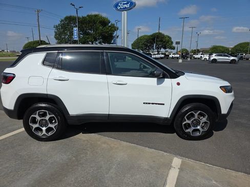 Used 2022 Jeep Compass Trailhawk AWD/4WD image 7