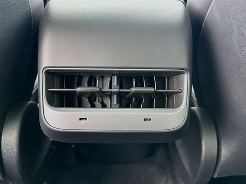 Used 2023 Tesla Model Y 2WD image 17