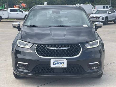 Used 2023 Chrysler Pacifica Limited FWD image 6