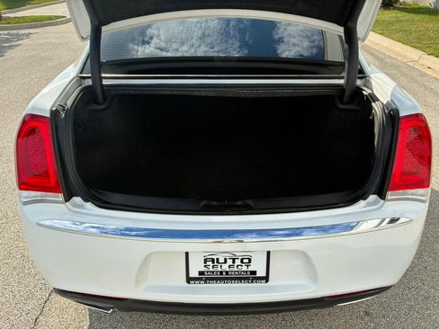 Used 2021 Chrysler 300 Touring RWD image 21