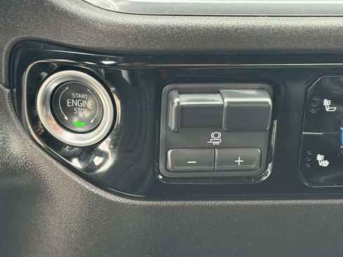 Used 2025 GMC Sierra 1500 SLT AWD/4WD image 29