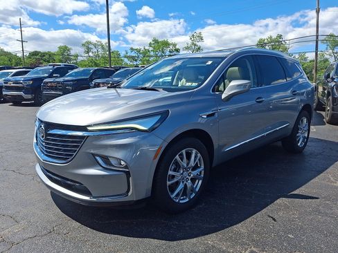 Used 2023 Buick Enclave Essence w/ Experience Buick Package AWD/4WD image 3