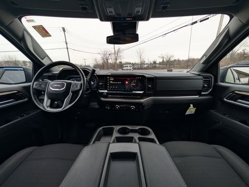 Used 2022 GMC Sierra 1500 Elevation image 2