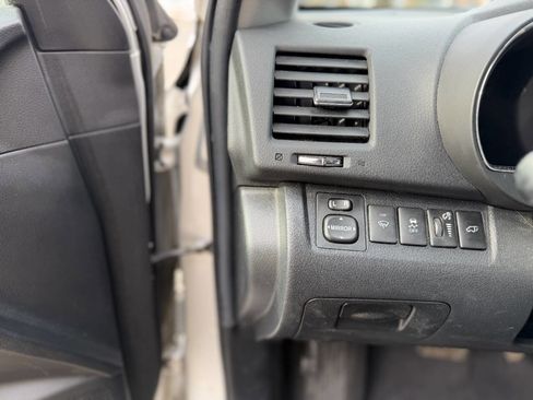 Used 2012 Toyota Highlander SE w/ Tow Pkg image 15