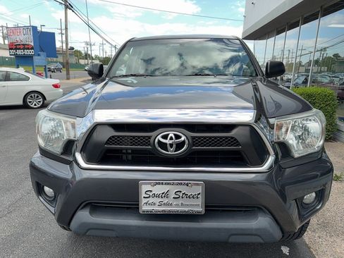 Used 2014 Toyota Tacoma 4x4 Double Cab w/ SR5 Package image 27