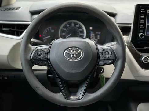 Used 2020 Toyota Corolla LE FWD image 32