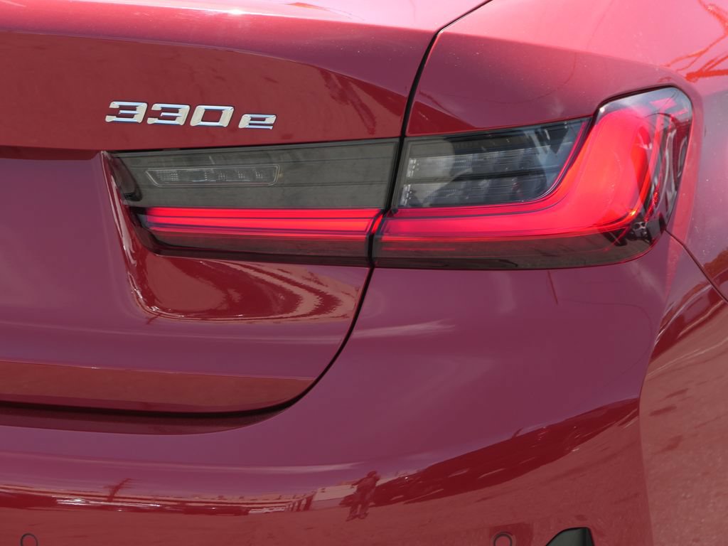 Used 2021 BMW 330e w/ Premium Package RWD image 4
