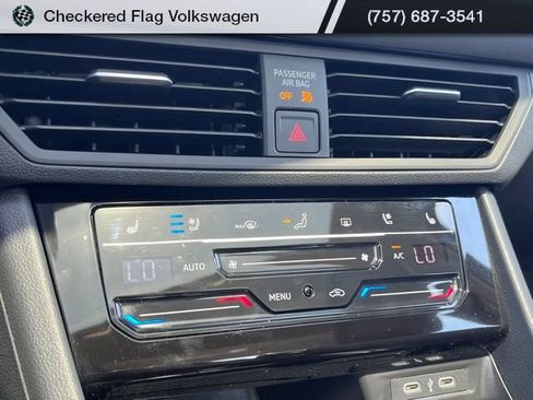 Used 2025 Volkswagen Jetta SEL FWD image 39