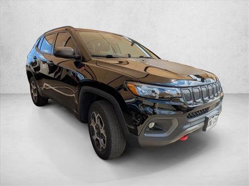 Used 2022 Jeep Compass Trailhawk w/ Trailhawk Convenience Group AWD/4WD image 3