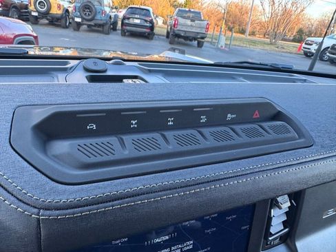 New 2025 Ford Bronco Badlands image 34