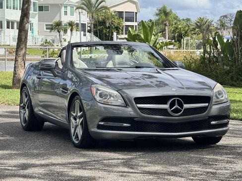 Used 2015 Mercedes-Benz SLK 250 image 4