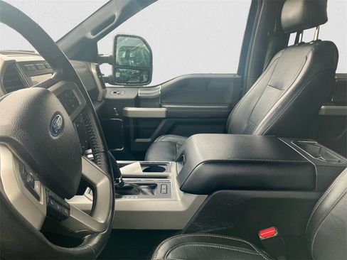 Used 2017 Ford F150 Lariat w/ Equipment Group 502A Luxury image 4