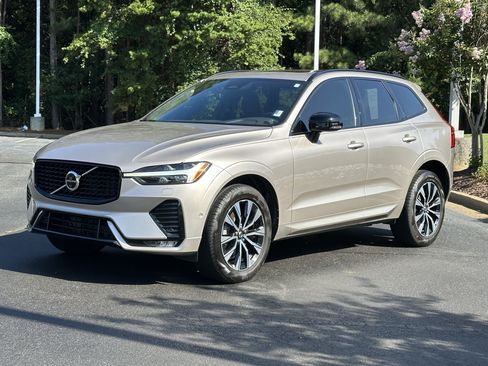 Used 2024 Volvo XC60 B5 Plus w/ Climate Package AWD/4WD image 5