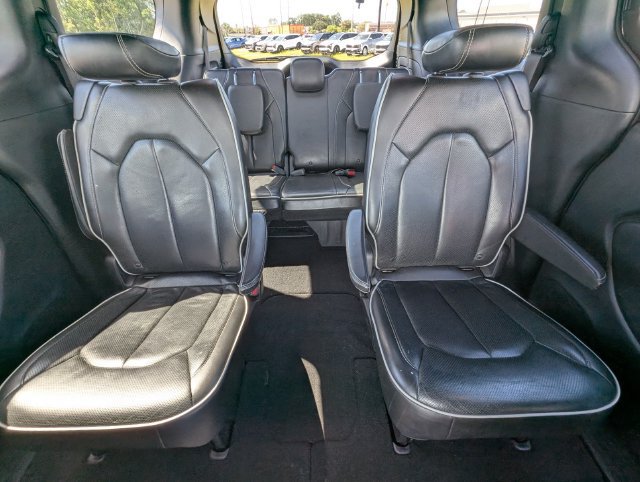 Used 2019 Chrysler Pacifica Limited w/ Advanced Safetytec Group FWD image 26