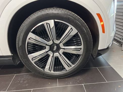 Used 2025 Cadillac Escalade IQ Luxury 1 image 16