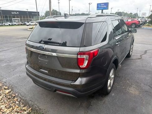 Used 2019 Ford Explorer XLT FWD image 4