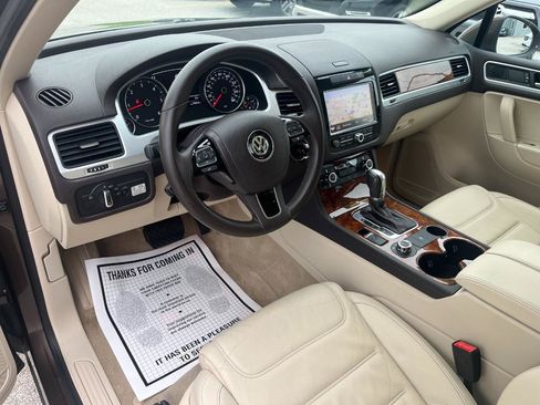 Used 2013 Volkswagen Touareg TDI AWD/4WD image 12
