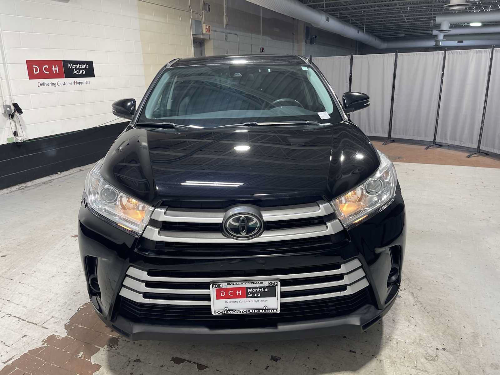 Used 2019 Toyota Highlander LE AWD/4WD image 6