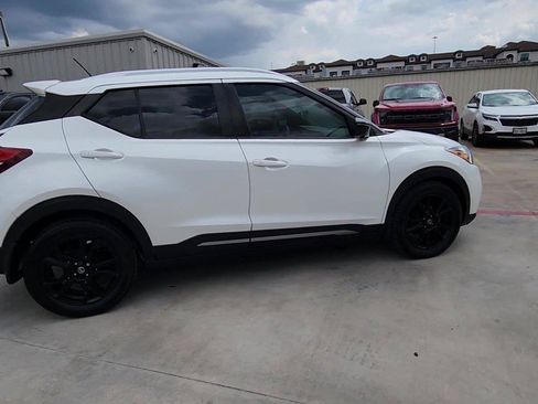 Used 2020 Nissan Kicks SR w/ SR Premium Package FWD image 9