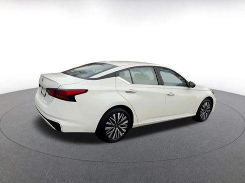 Used 2025 Nissan Altima 2.5 SV image 14