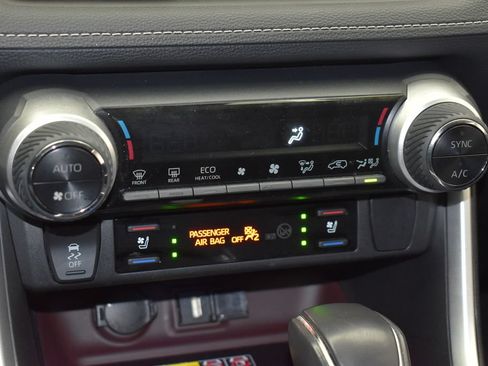 Used 2022 Toyota RAV4 Limited AWD/4WD image 23
