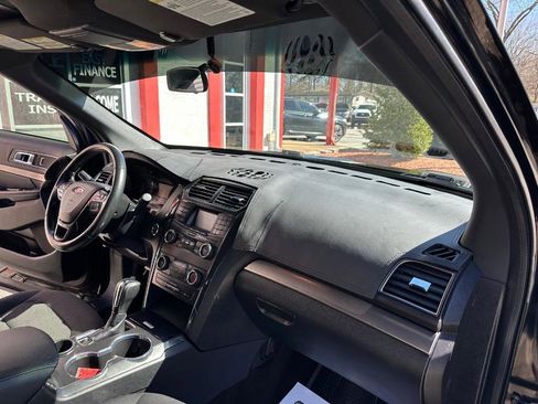 Used 2018 Ford Explorer XLT image 25