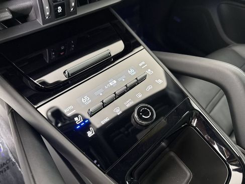 Certified 2025 Porsche Cayenne S AWD/4WD image 31