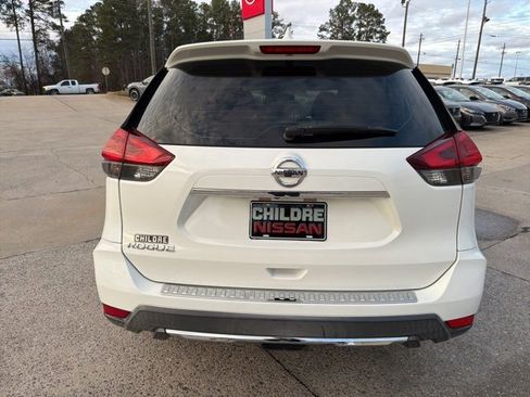 Used 2018 Nissan Rogue S image 7