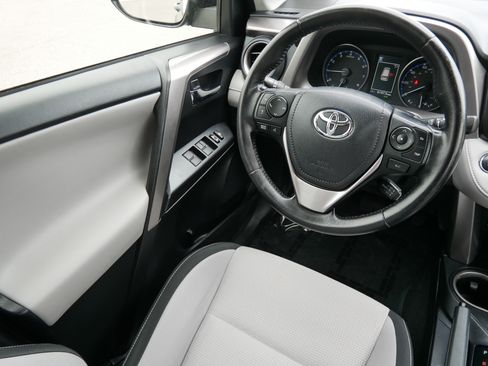 Used 2018 Toyota RAV4 XLE AWD/4WD image 9