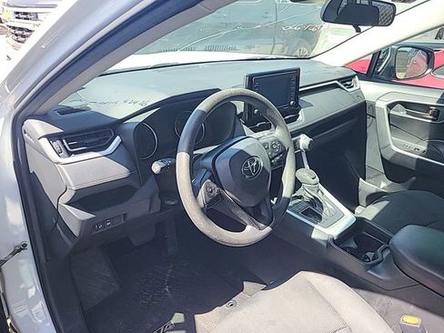 Used 2020 Toyota RAV4 LE FWD image 6