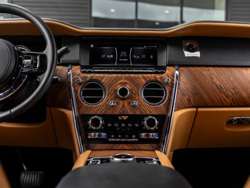 Certified 2022 Rolls-Royce Cullinan image 32