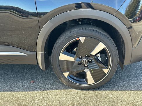 New 2026 Nissan Kicks SR image 12