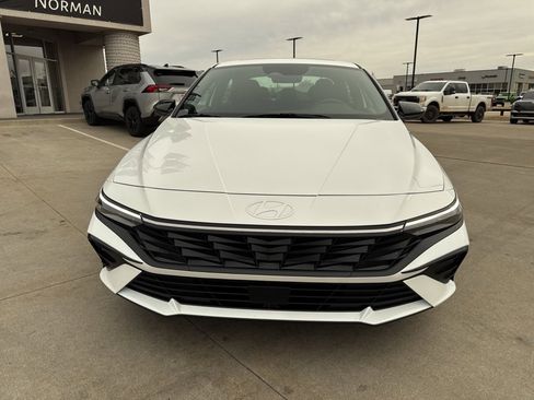 New 2026 Hyundai Elantra SEL Sport image 2