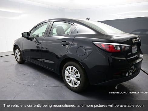 Used 2019 Toyota Yaris L FWD image 7