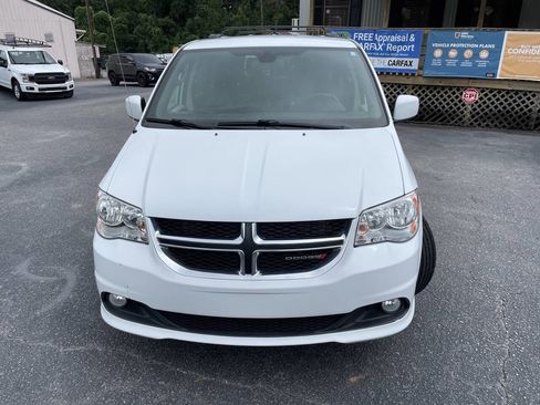 Used 2019 Dodge Grand Caravan SXT image 2