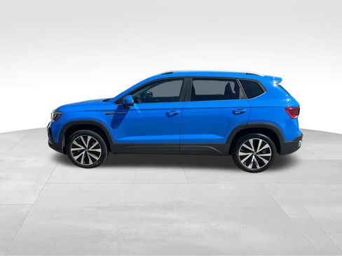 Certified 2023 Volkswagen Taos SE image 2