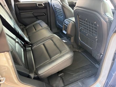 Used 2025 Ford Bronco Badlands w/ Sasquatch Package AWD/4WD image 31