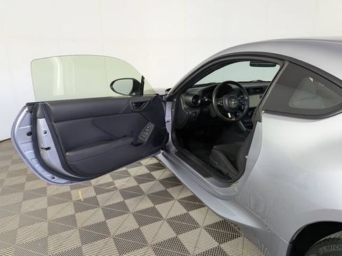 Used 2022 Toyota GR86 w/ ALL Weather Mat Package (TMS) RWD image 8