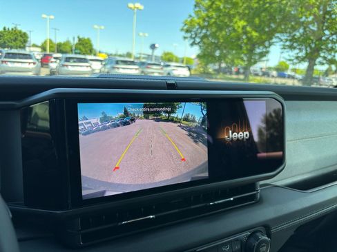 Used 2025 Jeep Wrangler Unlimited Sahara AWD/4WD image 23