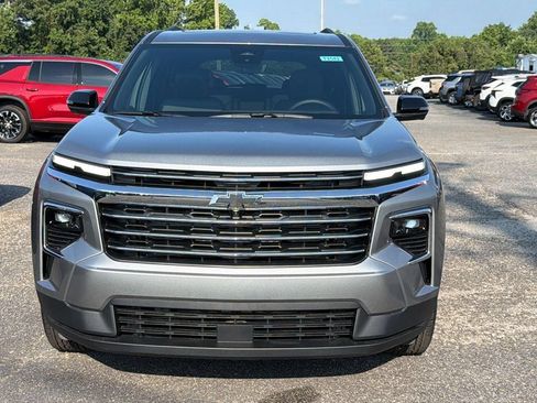 New 2026 Chevrolet Traverse LT w/ Sun and Wheel Package FWD image 2