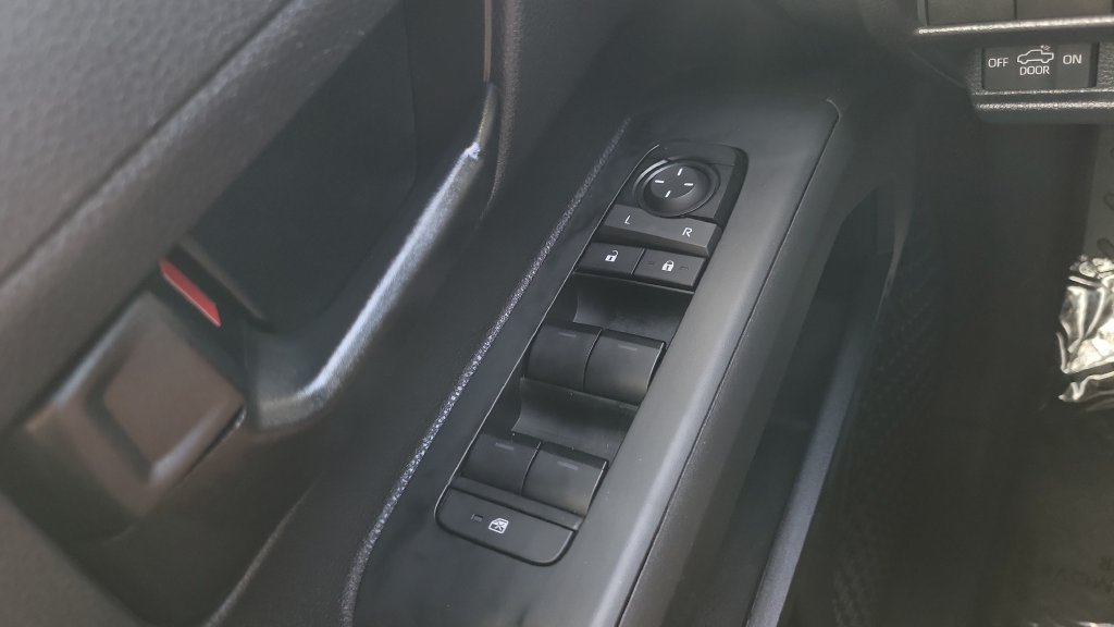 Certified 2025 Toyota Tacoma SR5 AWD/4WD image 18