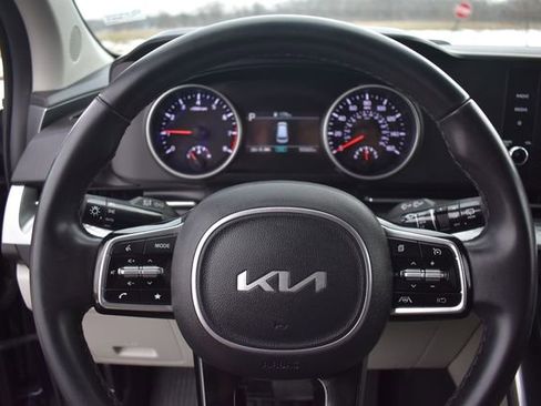 Used 2024 Kia Carnival LX FWD image 30